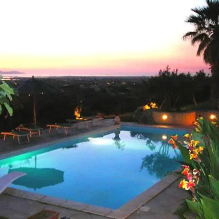 Bright + Pool Apartment Marsala