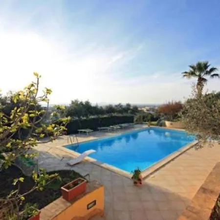 Apartment Bright + Pool Marsala