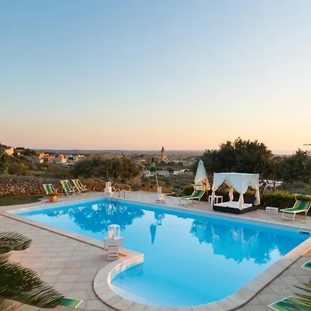 Bright + Pool Apartment Marsala